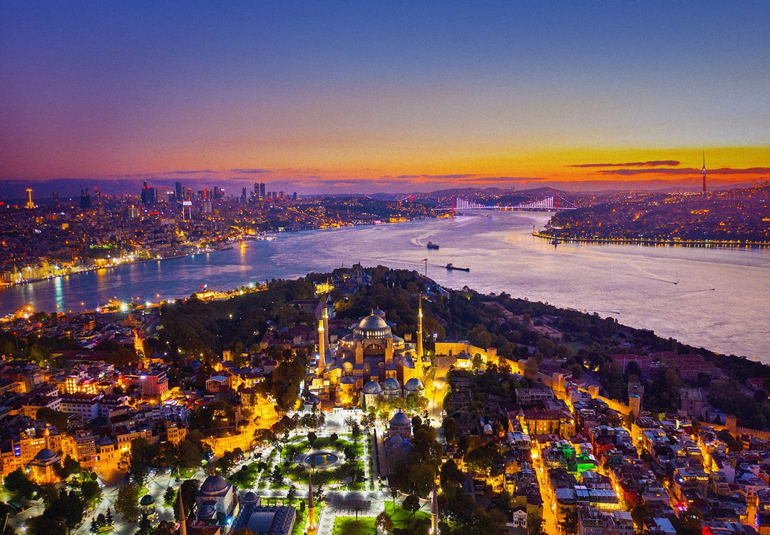 The Bosphorus Strait divides the city of İstanbul in half, with one half of the city in Asia and the other in Europe. The strait, which in some places is only 500 metres apart, has become a popular trading centre and tourist attraction owing to its dream-like awe. The attraction of hopping on a local ferry at the harbour and reaching another continent in a few minutes never seems to wear off. The region is home to a multitude of exceptional sights and architectural masterpieces that you are simply and effortlessly drawn to, such as the distinctive Blue Mosque, the Topkapi Palace, and the Galata Tower that line this narrow waterway of Haliç that connects seamlessly to the Bosphorus.